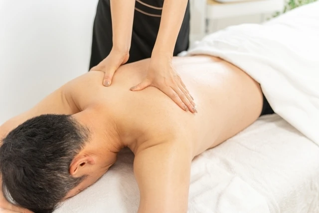 ストレスから解放される、男たちのための特別な時間を提供します